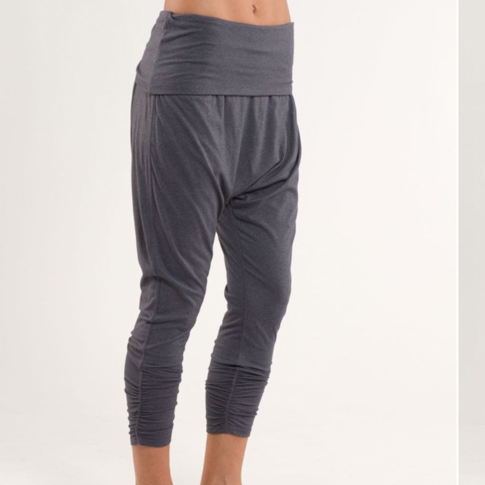 Lululemon Hot N' Sweaty Crop in Coal
